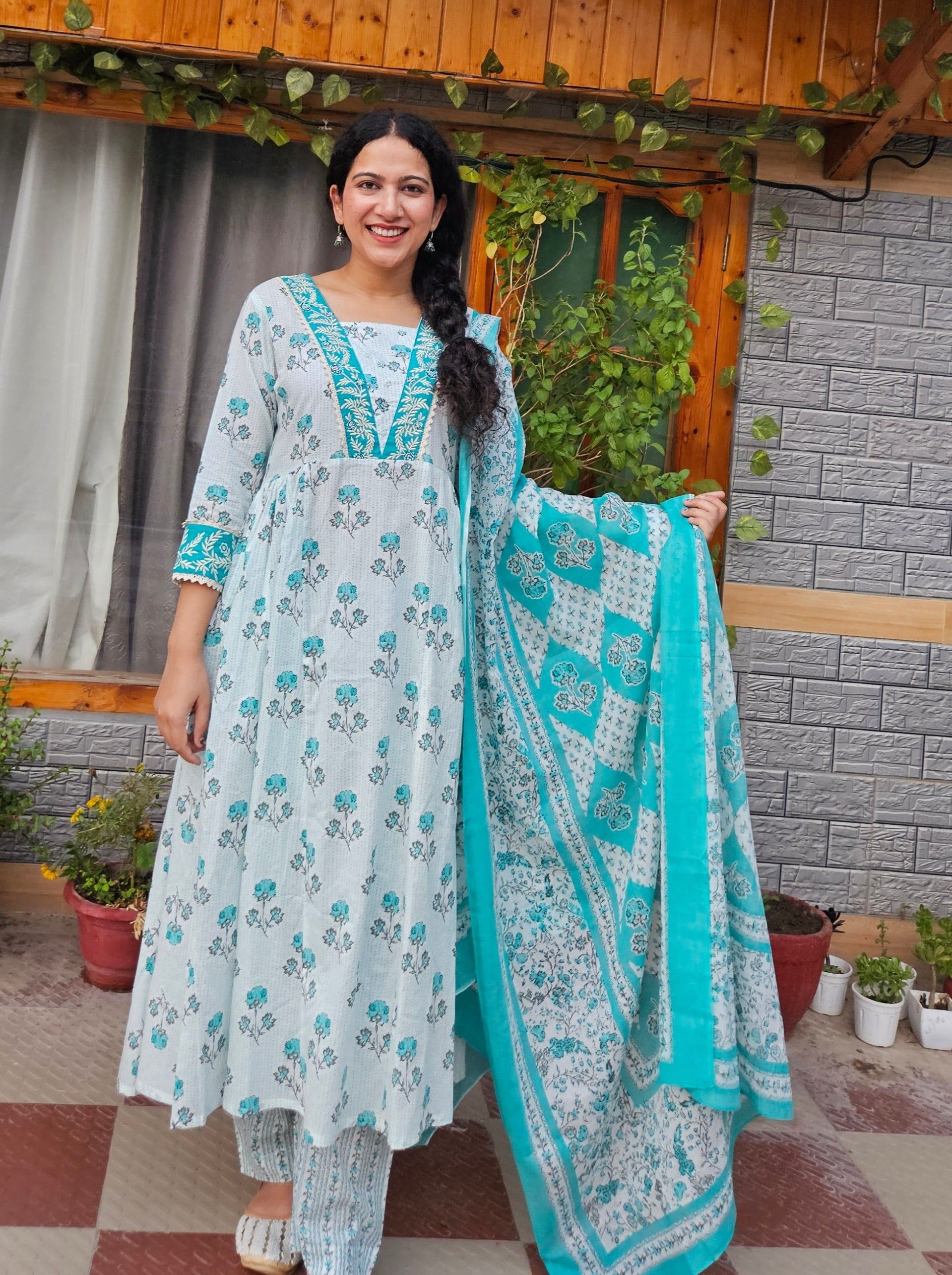 Women White Floral Printed Kurta Set With Dupatta