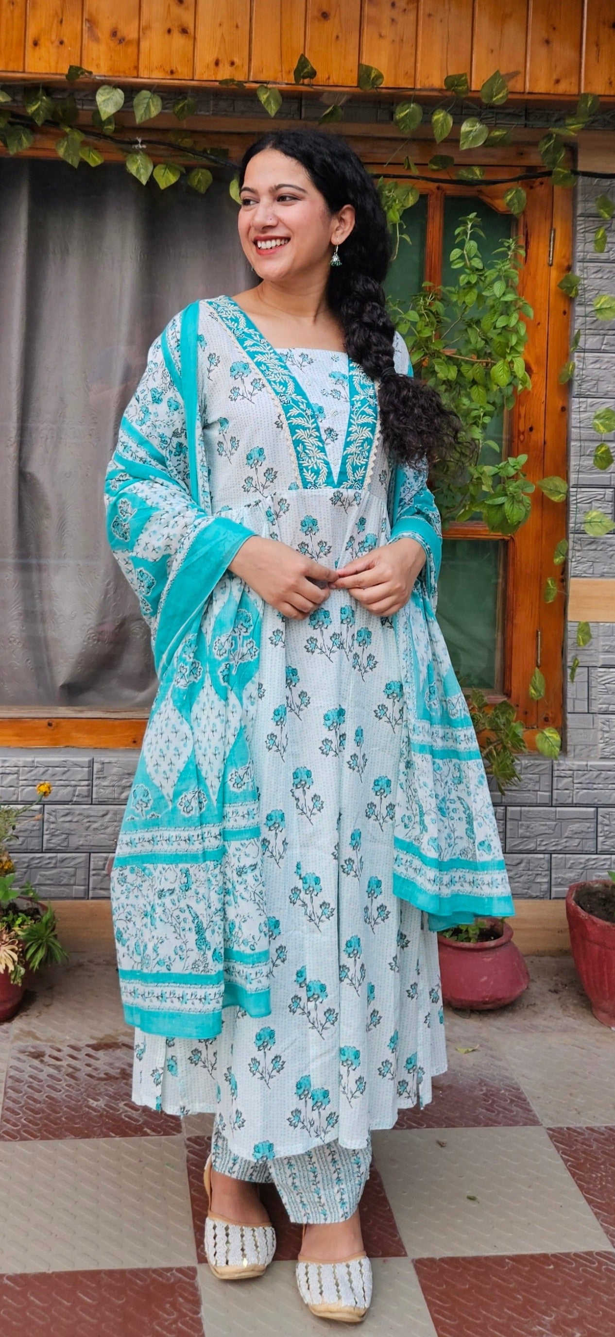 Women White Floral Printed Kurta Set With Dupatta