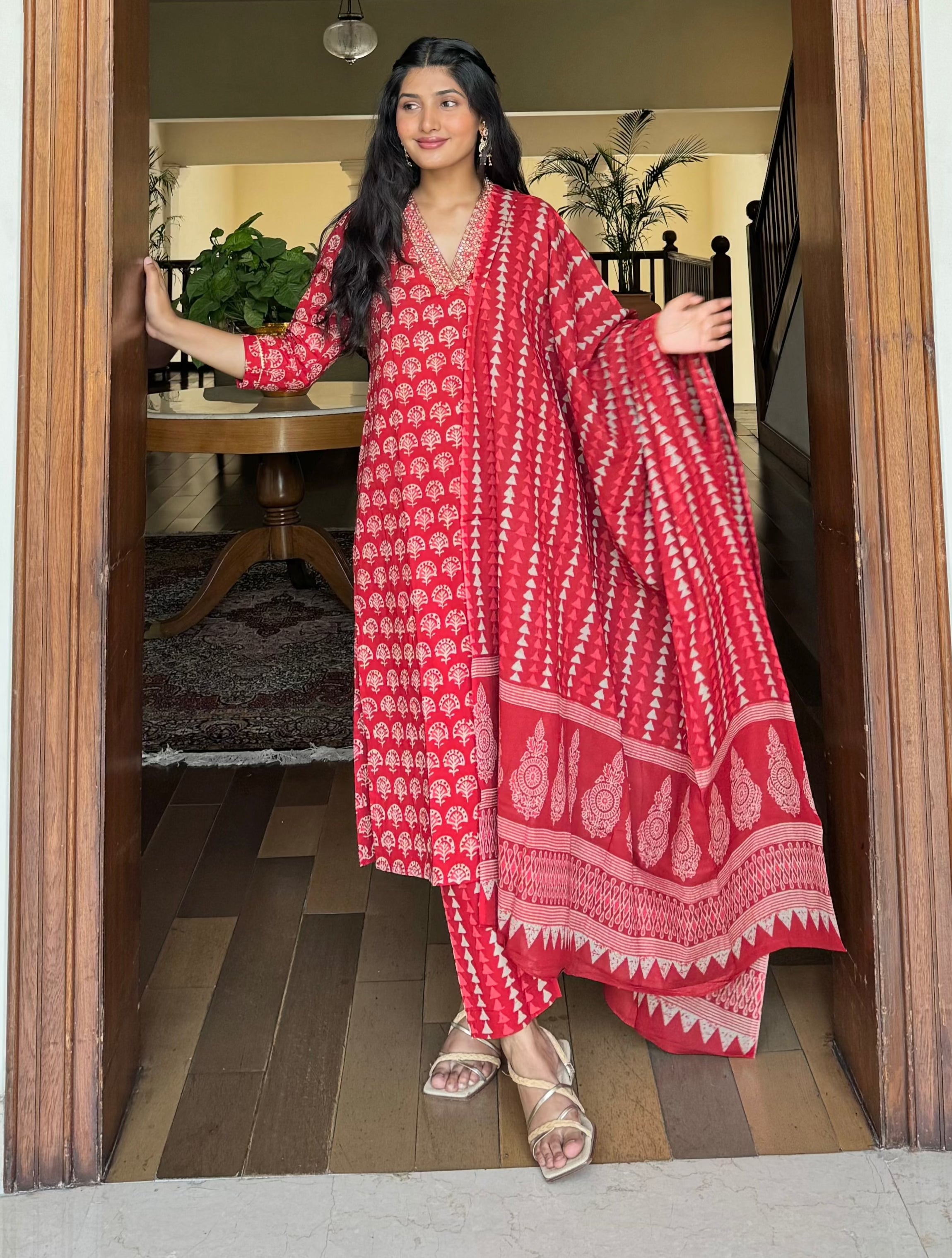 Ethnic Print Sweetheart Neck Regular Kurta With Trousers & Dupatta