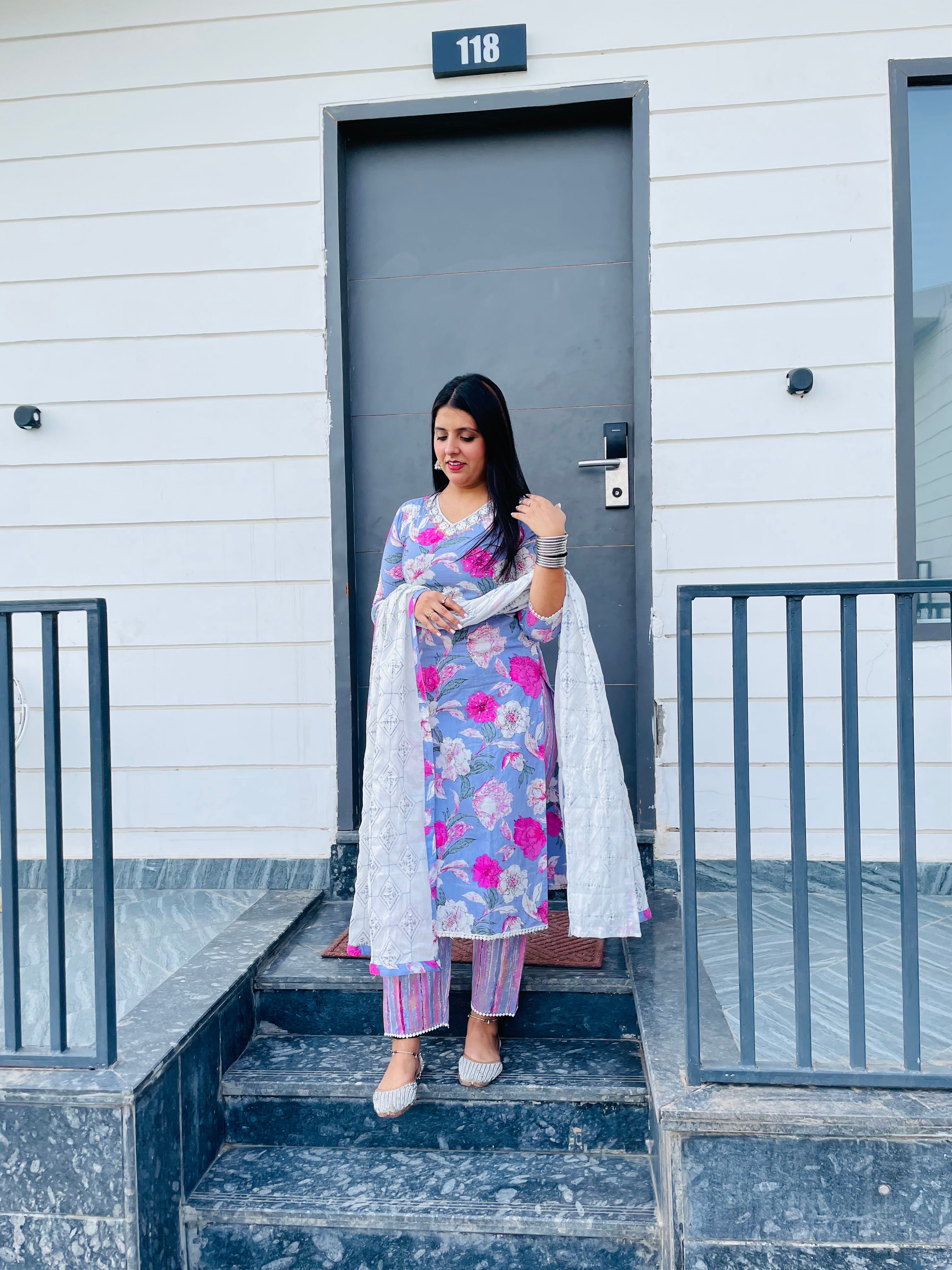 Women Floral Printed Regular Kurta with Trousers & With Dupatta