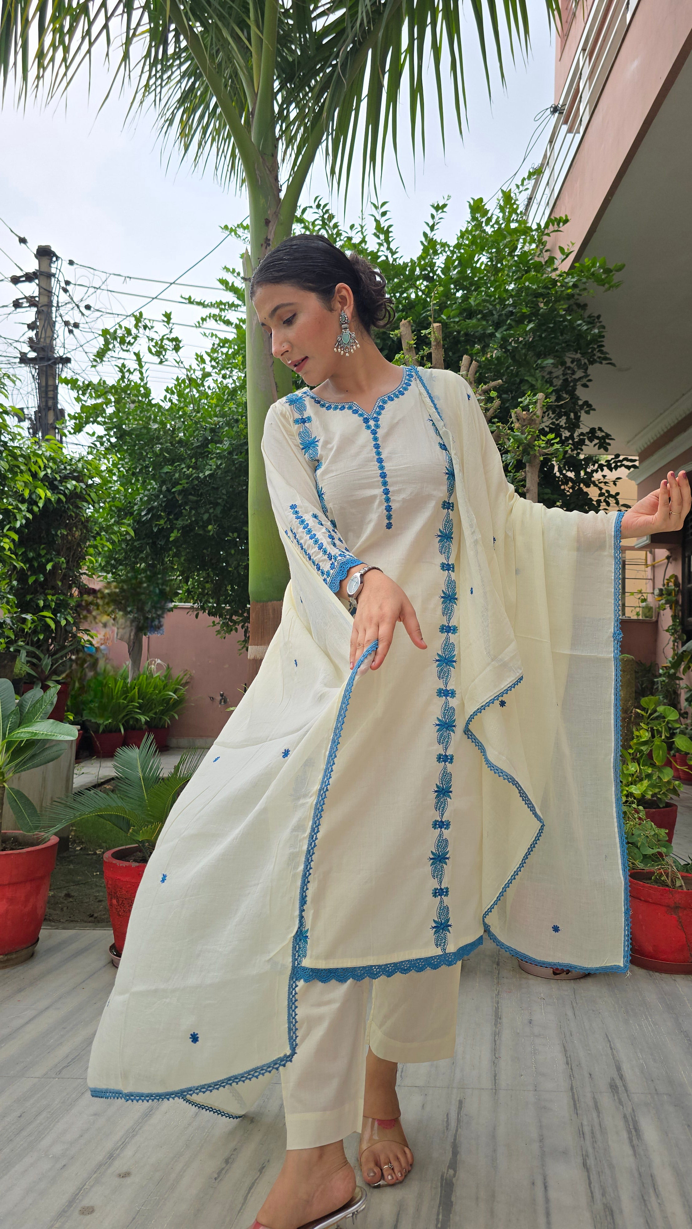 Cream Embroidered Straight Kurta With Pant & Dupatta