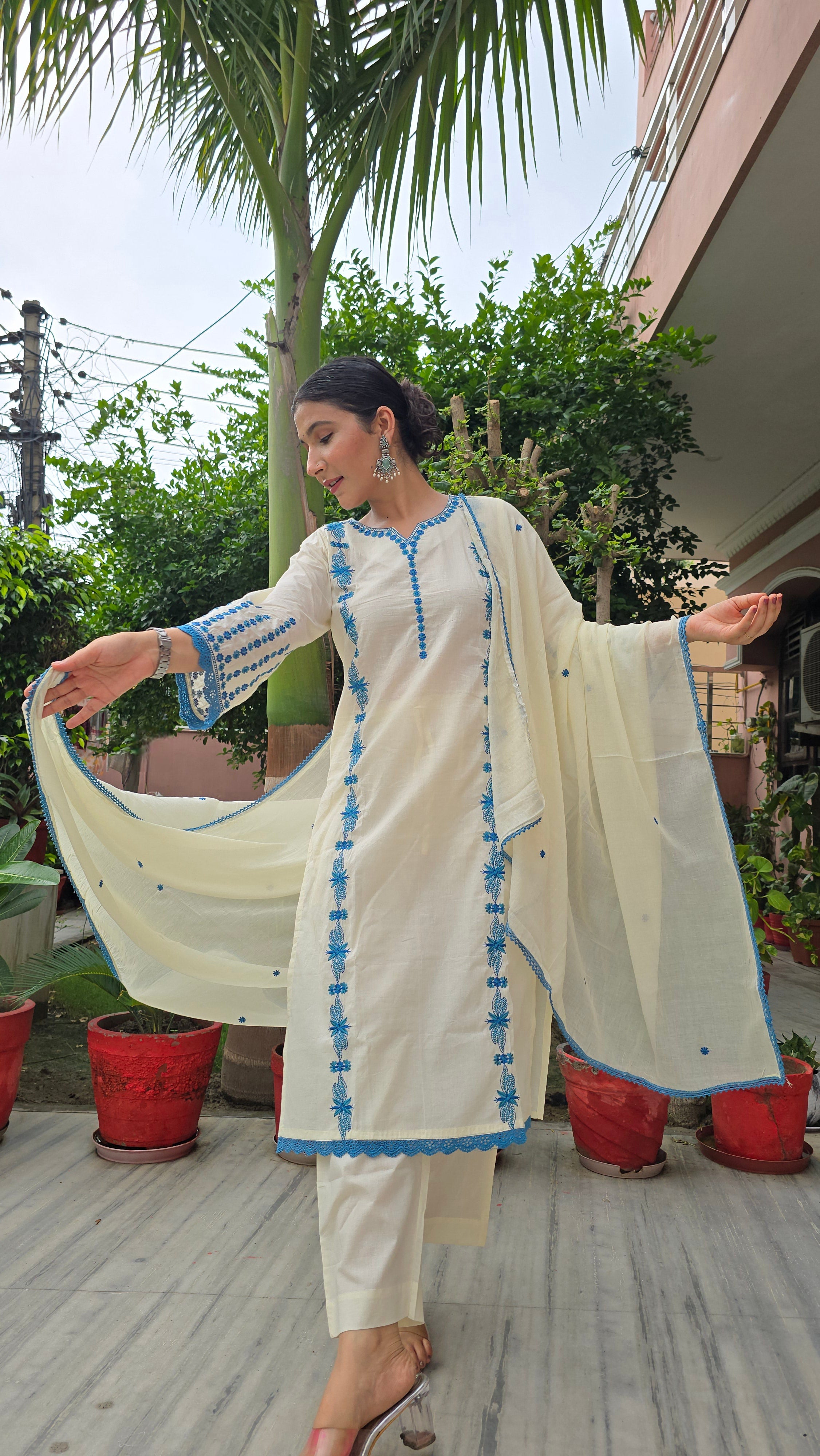 Cream Embroidered Straight Kurta With Pant & Dupatta